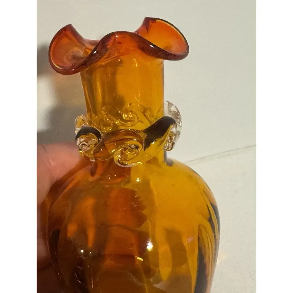 Vintage Art Glass Hand Blown Amber Vase w/ Scalloped Edge w/ Rigoree Collar 4.5”